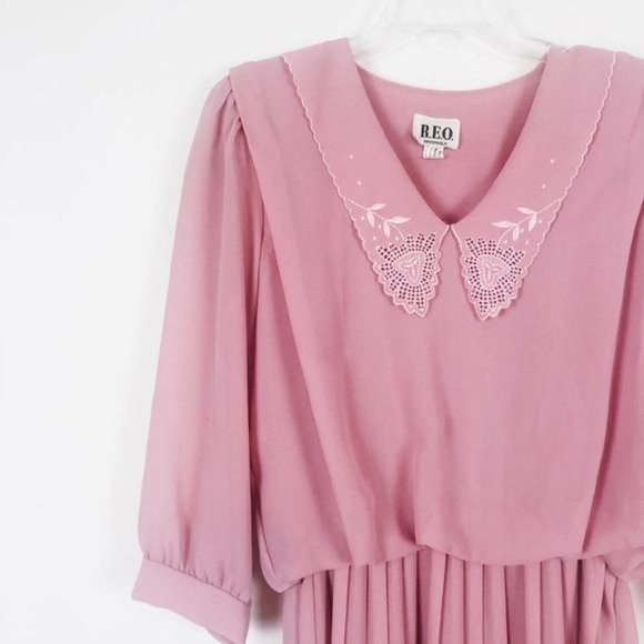 Vintage Dresses & Skirts - Vintage Pleated Dress With Large Collar